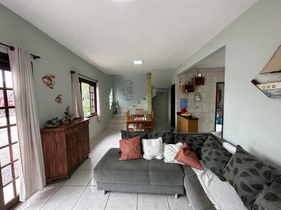 Imagem Casa com 3 Quartos à Venda, 250 m² em Centro - Balneário Barra Do Sul Imagem Casa com 3 Quartos à Venda, 250 m² em Centro - Balneário Barra Do Sul