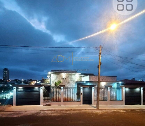 Imagem Casa com 3 Quartos à Venda, 580 m² em Jardim Regina - Botucatu