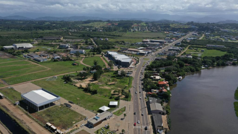 Imagem Terreno à Venda, 10.645 m² em Beira Mar - Torres Imagem Terreno à Venda, 10.645 m² em Beira Mar - Torres
