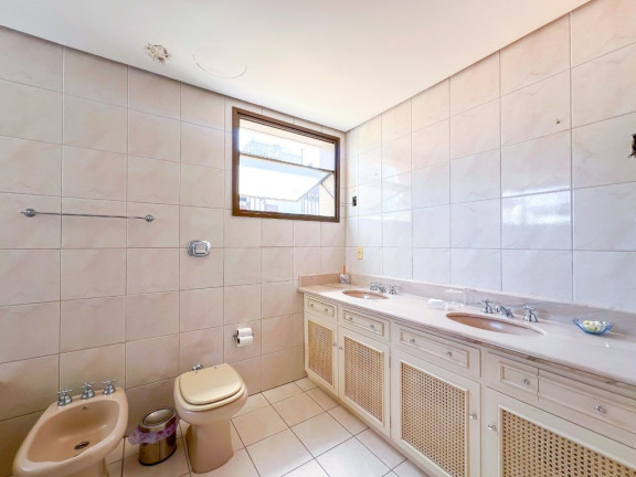 Imagem Apartamento com 3 Quartos à Venda, 321 m² em Moinhos De Vento - Porto Alegre