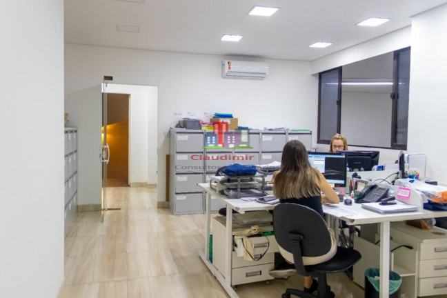Imagem Imóvel Comercial à Venda ou Locação, 2.300 m² em Brás - São Paulo Imagem Imóvel Comercial à Venda ou Locação, 2.300 m² em Brás - São Paulo