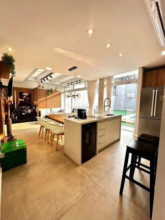 Imagem Casa com 3 Quartos à Venda, em Glória - Joinville Imagem Casa com 3 Quartos à Venda, em Glória - Joinville