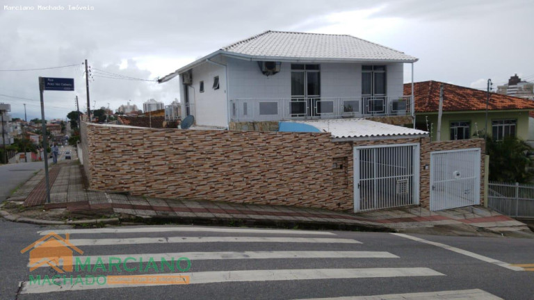 Casa com 4 Quartos à Venda, 195 m² em Capoeiras - Florianópolis