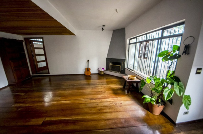 Casa com 3 Quartos para Alugar, 200 m² em Vila Congonhas - São Paulo