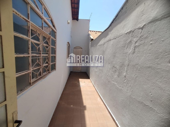 Imagem Casa com 3 Quartos à Venda, 180 m² em Conjunto Cássio Rezende - Uberaba Imagem Casa com 3 Quartos à Venda, 180 m² em Conjunto Cássio Rezende - Uberaba