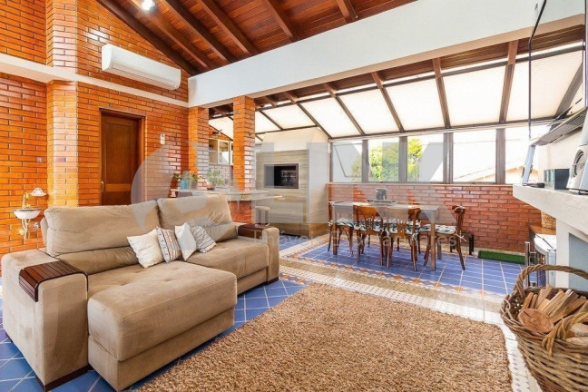 Imóvel com 3 Quartos à Venda, 360 m² em Cristal - Porto Alegre