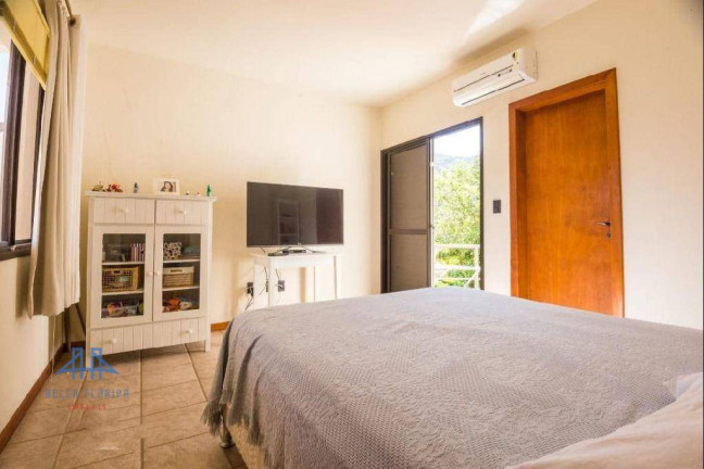 Imagem Casa com 5 Quartos à Venda, 324 m² em Itacorubi - Florianópolis Imagem Casa com 5 Quartos à Venda, 324 m² em Itacorubi - Florianópolis