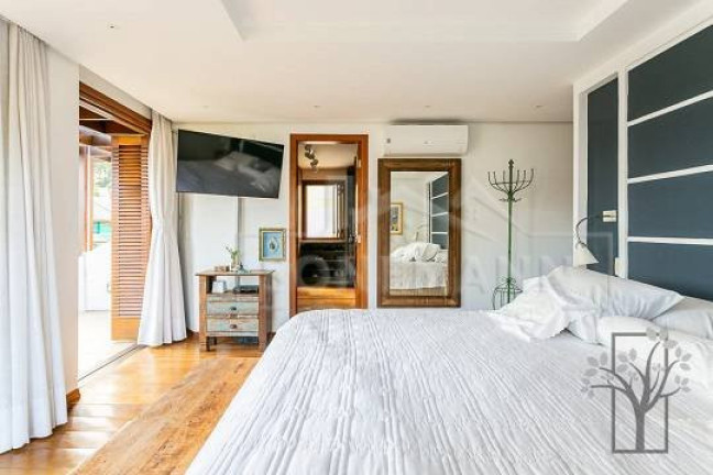 Imagem Casa com 4 Quartos à Venda, 530 m² em João Paulo - Florianópolis Imagem Casa com 4 Quartos à Venda, 530 m² em João Paulo - Florianópolis