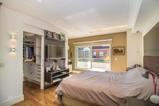 Imagem Casa com 6 Quartos à Venda, 570 m² em Três Figueiras - Porto Alegre Imagem Casa com 6 Quartos à Venda, 570 m² em Três Figueiras - Porto Alegre