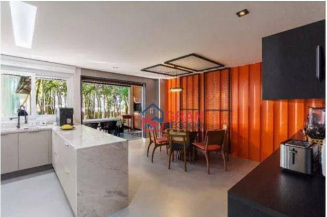 Imagem Sobrado com 4 Quartos à Venda, 345 m² em Butiatuvinha - Curitiba Imagem Sobrado com 4 Quartos à Venda, 345 m² em Butiatuvinha - Curitiba