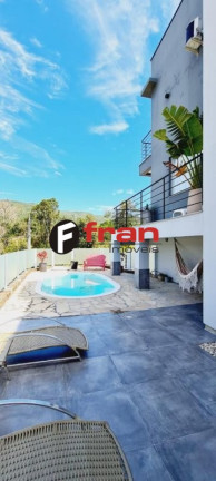 Casa com 3 Quartos à Venda, 280 m² em Córrego Grande - Florianópolis