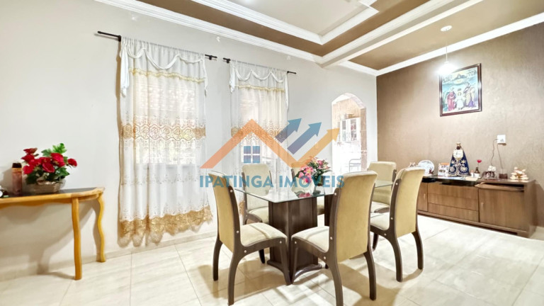 Imóvel com 3 Quartos à Venda, 2.105 m² em Centro - Bugre
