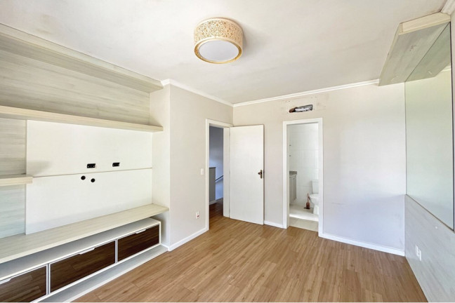 Imagem Casa com 4 Quartos à Venda, 197 m² em Hípica - Porto Alegre Imagem Casa com 4 Quartos à Venda, 197 m² em Hípica - Porto Alegre