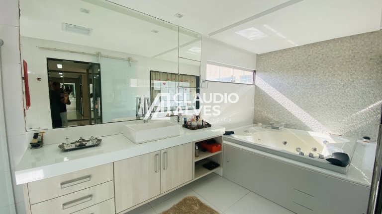 Imagem Casa de Condomínio com 5 Quartos à Venda, 500 m² em Parque Ipê - Feira De Santana