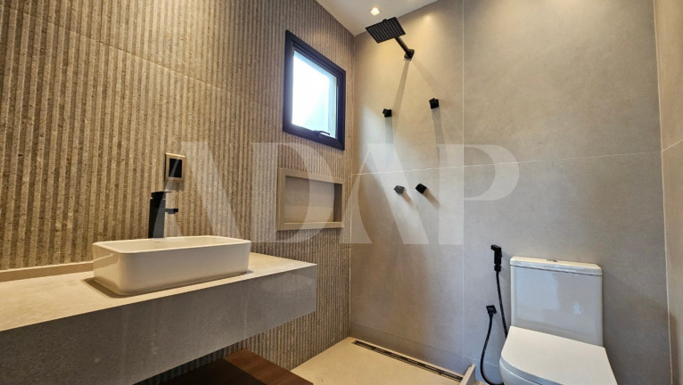 Imagem Casa com 5 Quartos à Venda, 360 m² em Barra Da Tijuca - Rio De Janeiro Imagem Casa com 5 Quartos à Venda, 360 m² em Barra Da Tijuca - Rio De Janeiro