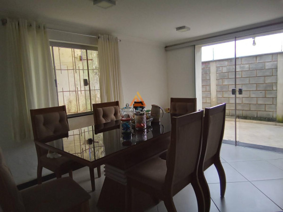 Imagem Casa com 3 Quartos à Venda, 84 m²