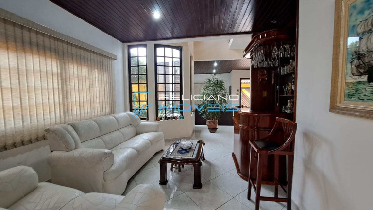 Imagem Casa com 4 Quartos à Venda, 300 m² em Canto Do Forte - Praia Grande Imagem Casa com 4 Quartos à Venda, 300 m² em Canto Do Forte - Praia Grande