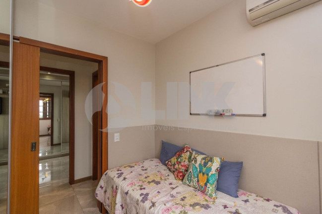 Imagem Imóvel com 3 Quartos à Venda, 215 m² em Vila Ipiranga - Porto Alegre