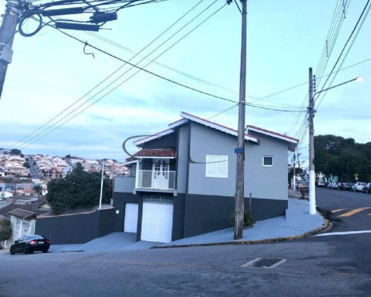 Casa com 3 Quartos à Venda, 213 m² em Vila Santa Cristina - Bragança Paulista