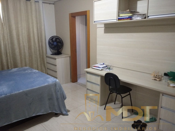 Imagem Casa com 4 Quartos à Venda, 300 m² em Santa Mônica - Belo Horizonte Imagem Casa com 4 Quartos à Venda, 300 m² em Santa Mônica - Belo Horizonte