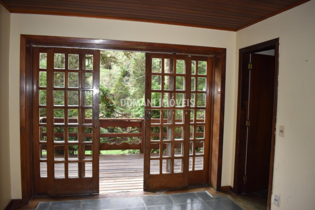 Imagem Casa com 6 Quartos à Venda, 530 m² em Região Do Atalaia - Campos Do Jordão