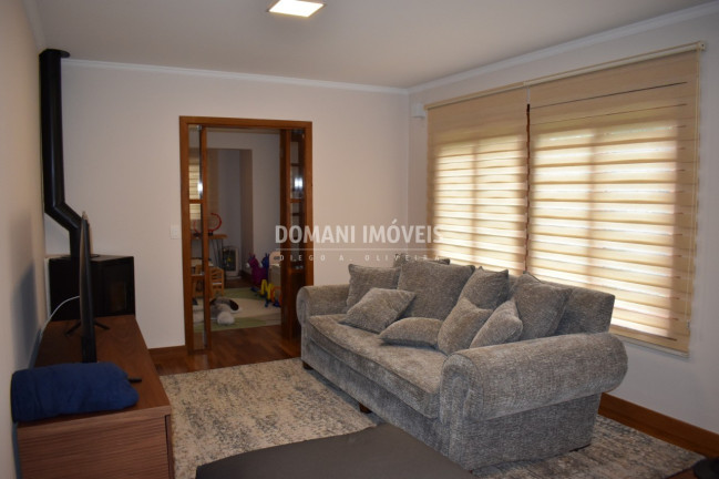 Imagem Casa com 3 Quartos à Venda, 264 m² em Região Do Alto Do Capivari - Campos Do Jordão Imagem Casa com 3 Quartos à Venda, 264 m² em Região Do Alto Do Capivari - Campos Do Jordão
