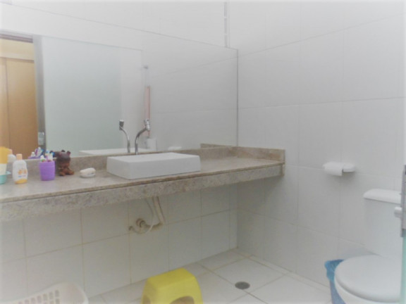 Imagem Casa com 5 Quartos à Venda, 220 m²