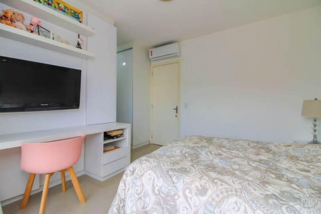Imagem Imóvel com 3 Quartos à Venda,  em Hípica - Porto Alegre