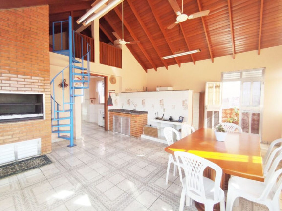 Imagem Casa com 4 Quartos à Venda, 256 m² em Glória - Porto Alegre