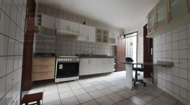 Imagem Casa com 4 Quartos à Venda, 330 m² em Jardim Das Oliveiras - Fortaleza Imagem Casa com 4 Quartos à Venda, 330 m² em Jardim Das Oliveiras - Fortaleza