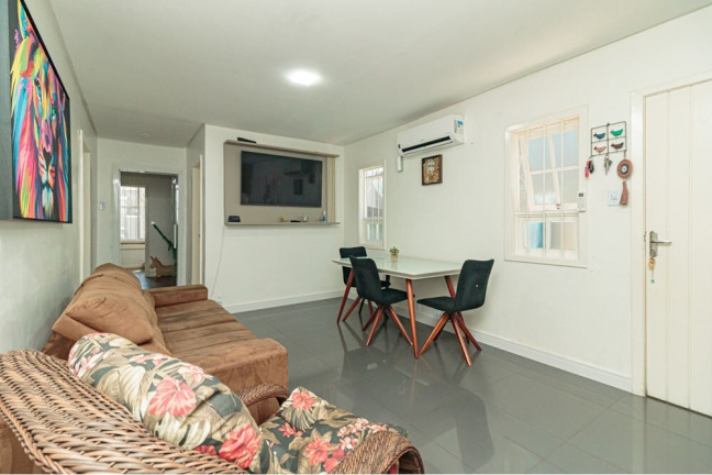 Imagem Casa com 3 Quartos à Venda, 170 m² em Passo Da Areia - Porto Alegre Imagem Casa com 3 Quartos à Venda, 170 m² em Passo Da Areia - Porto Alegre