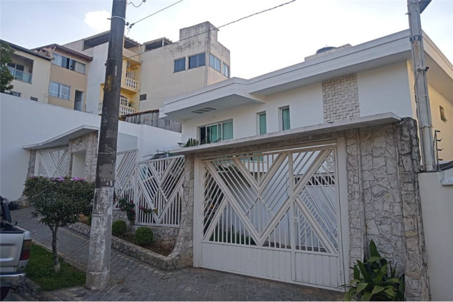 Casa com 4 Quartos para Alugar, 338 m² em City América - São Paulo
