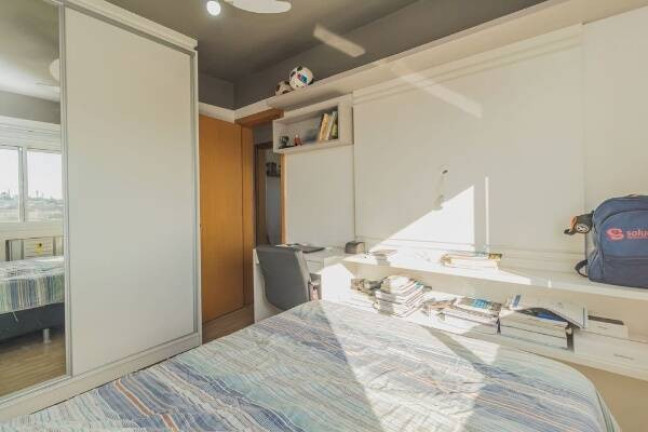 Imagem Apartamento com 3 Quartos à Venda, 81 m² em Porto Alegre