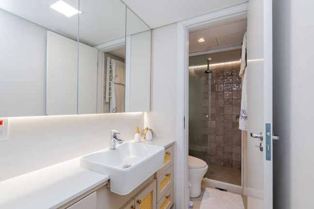 Imagem Apartamento com 3 Quartos à Venda, 120 m² em Menino Deus - Porto Alegre Imagem Apartamento com 3 Quartos à Venda, 120 m² em Menino Deus - Porto Alegre