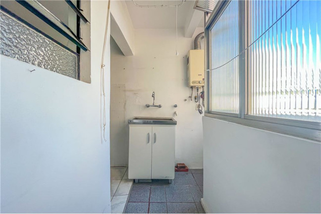 Imagem Imóvel com 2 Quartos à Venda, em São João - Porto Alegre Imagem Imóvel com 2 Quartos à Venda, em São João - Porto Alegre