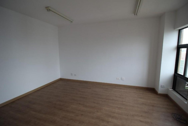Imóvel Comercial à Venda, 31 m² em Centro Cívico - Curitiba
