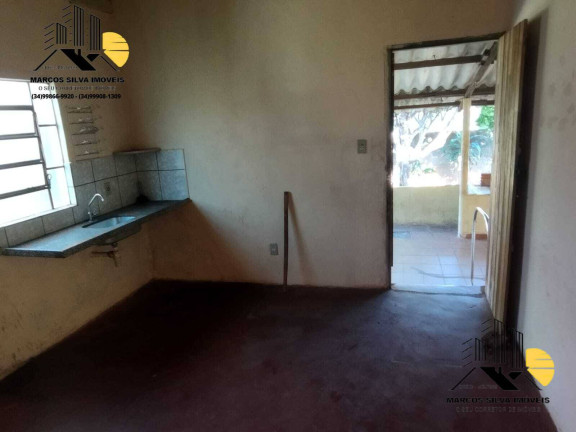 Imagem Casa com 3 Quartos à Venda, 300 m² em Segismundo Pereira - Uberlândia