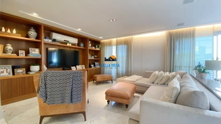 Apartamento com 3 Quartos à Venda,  em Moema - São Paulo