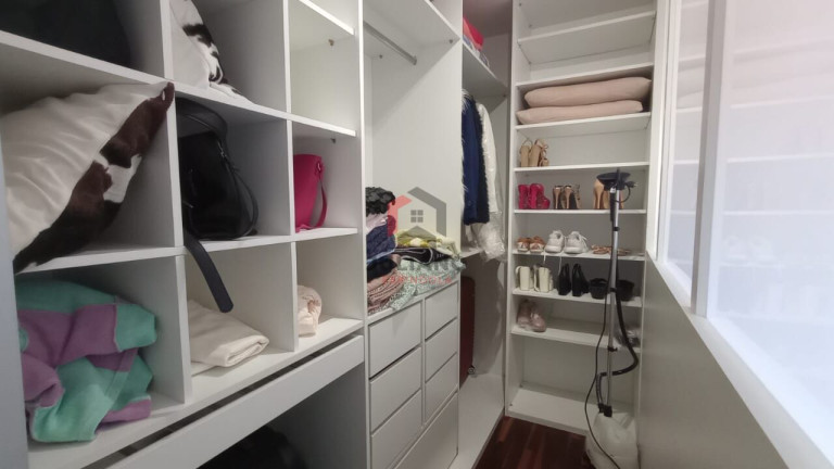 Imagem Casa com 4 Quartos à Venda, 198 m² em Jardim Itu - Porto Alegre
