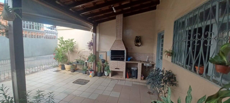 Imagem Casa com 6 Quartos à Venda,  em Guará Ii - Brasília