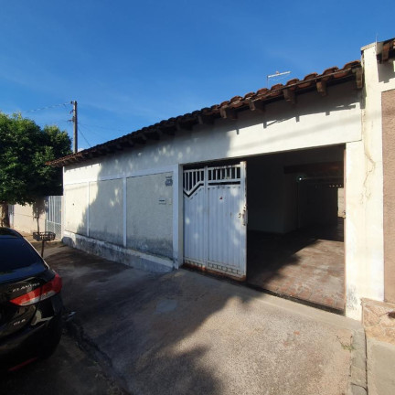 Casa com 2 Quartos à Venda,  em Centro - Lins