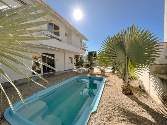 Casa com 3 Quartos à Venda, 295 m² em Coqueiros - Florianópolis