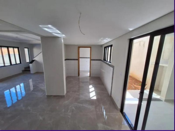 Imagem Sobrado com 2 Quartos à Venda, 100 m² em Santa Cândida - Curitiba Imagem Sobrado com 2 Quartos à Venda, 100 m² em Santa Cândida - Curitiba