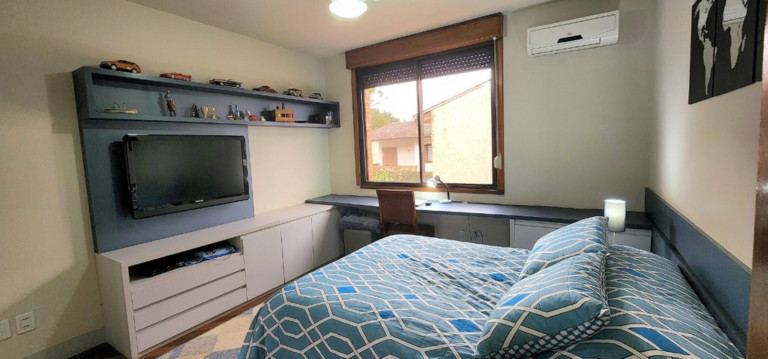Imagem Imóvel com 3 Quartos à Venda, em Cristal - Porto Alegre Imagem Imóvel com 3 Quartos à Venda, em Cristal - Porto Alegre