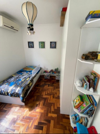 Imagem Imóvel com 3 Quartos à Venda, 61 m² em Cristal - Porto Alegre Imagem Imóvel com 3 Quartos à Venda, 61 m² em Cristal - Porto Alegre