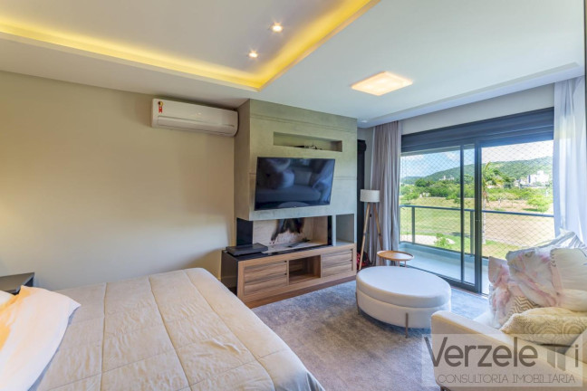 Imagem Casa com 4 Quartos à Venda, 600 m² em São Francisco De Assis - Camboriú Imagem Casa com 4 Quartos à Venda, 600 m² em São Francisco De Assis - Camboriú