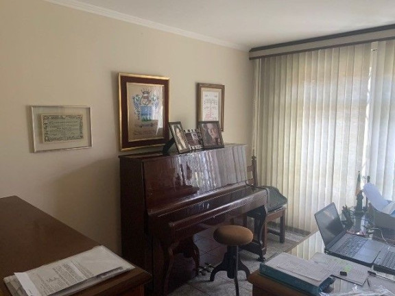 Imagem Casa com 4 Quartos à Venda, 366 m² em Guaíra - Curitiba