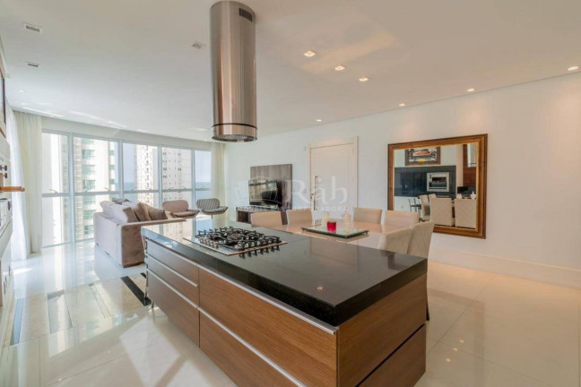 Imagem Apartamento com 3 Quartos à Venda, 151 m² em Centro - Balneário Camboriú Imagem Apartamento com 3 Quartos à Venda, 151 m² em Centro - Balneário Camboriú