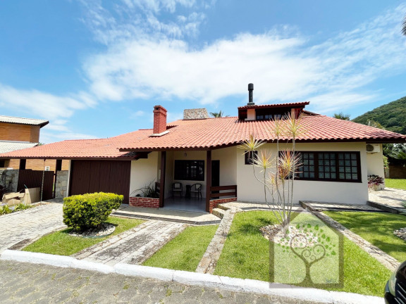 Casa com 3 Quartos à Venda, 250 m² em Sambaqui - Florianópolis