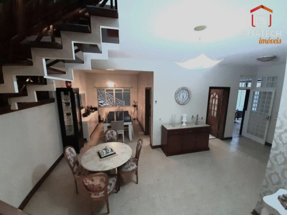 Imagem Casa com 3 Quartos à Venda, 210 m² em Jardim Centenário - Poços De Caldas